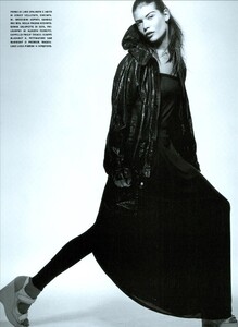 ARCHIVIO - Vogue Italia (March 2003) - The Chic Ease - 011.jpg