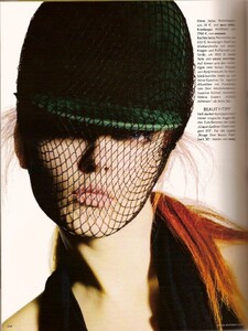 Vogue Germany (October 2006) - Haupt-Gewinn - 003.jpg