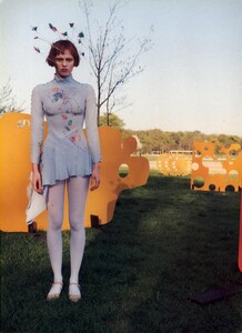 Vogue Italia (September 1997) - Eccentricità - 017.jpg