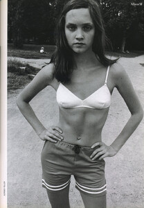 Vogue Russia (June-July 1999) - The Last Childhood’s Summer - 010.jpg