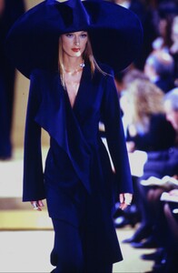 1183852925_donna-karan-spring-1993(11).thumb.jpg.25f6c18c7600e704cdf72c414c46ad2c.jpg