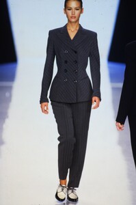 1194124388_donna-karan-fw-1995(4).thumb.jpg.642768eab572009bcb7bf4cd78cab0b3.jpg