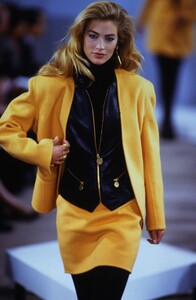 1195091501_donna-karan-fw-1991(5).thumb.jpg.d777900a7dd7e581a2dd17bc65b14078.jpg