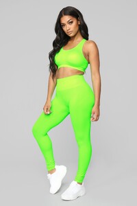12-19-18_Studio_2_DV_13-48-09_ANSB09NEON_NeonGreen_CC0501_JD_AG.jpg