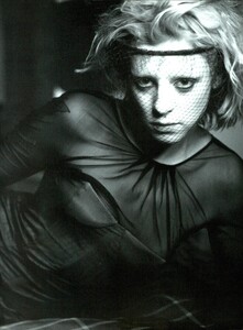 ARCHIVIO - Vogue Italia (March 2001) - Starry-Style - 012.jpg