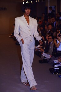 1222661956_calvin-klein-ss-1990-naomi(2).thumb.jpg.cf1323dc83ebda9607114f1ae8876e82.jpg