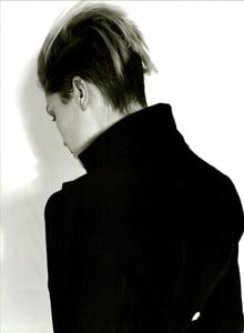 ARCHIVIO - Vogue Italia (March 2001) - Non Conformity - 003.jpg