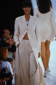 1230299552_donna-karan-ss-1994(19).thumb.jpg.a6a4a44072696dda96a93ef366a1ae73.jpg