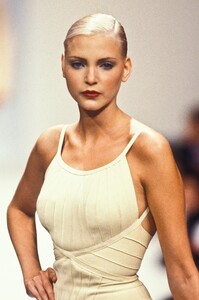 1238230183_HerveLeger1994WomenRTW139.thumb.jpg.9b49d1028a8d969564f329174da81bac.jpg