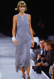 1243639768_donna-karan-ss-1994(2).thumb.jpg.318c5f0c7f4567c5f1554a125fea4354.jpg