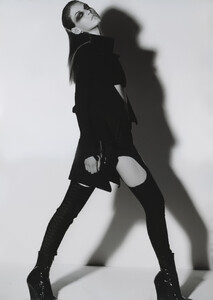 V #25 (SeptOct 2003) - Helmut Lang - 005.jpg
