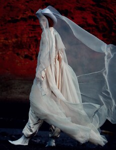 1251368851_VogueRussia-April2016-5.thumb.jpg.f093c1313642edfe1e4359e27ed6ce32.jpg