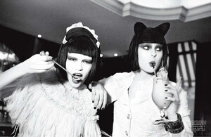 Numéro China #29 (May 2013) - Perform - 004.jpg