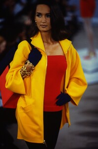 1257471549_donna-karan-ss-1991(2).thumb.jpg.730691750f16cccc2bc1ce1b5c229abb.jpg