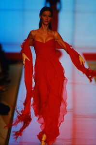 1282805901_valentino-hc-fw-1999(19).thumb.jpg.4e93fcf7ec289a8ae0681f8f48d64da6.jpg