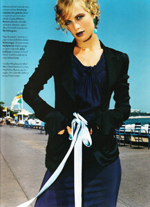 Vogue Paris (September 2003) - Le Grand Jeu - 007.jpg