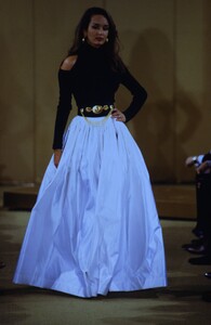 1284591279_donna-karan-fw-1992(14).thumb.jpg.be04118e89dac541a6b27ace6f31460c.jpg