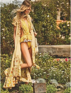 HOLA! FASHION 05.2020 dewi-page-009.jpg