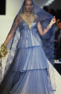 1289831642_dior-fw-1993(1).thumb.jpg.184bf2049b56f6846343dabc6389aef7.jpg