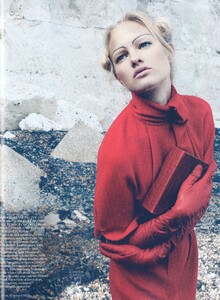 Vogue UK (December 2009) - Red Alert - 012.jpg