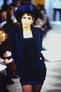 1325063754_donna-karan-ss-1991(12).thumb.jpg.d49128dde36fbd16c5f42bda99fc3878.jpg