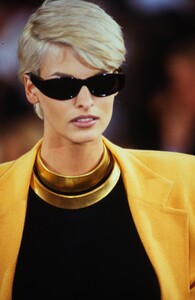 1328268620_donna-karan-fw-1991(14).thumb.jpg.57c10760d2b922b5642b691c0288482e.jpg