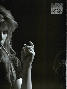 ARCHIVIO - Vogue Italia (August 2008) - Clémence Poésy - 005.jpg