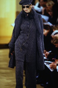 1346679311_donna-karan-fw-1993(37).thumb.jpg.5ea358aa4b9d064c97c662ad55ac8c61.jpg