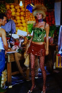 1349039034_dolce-gabbana-ss-2000(17).thumb.jpg.91cea782cbb42852e94accb4d4778b07.jpg