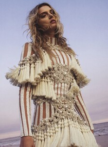 1357080933_VogueAustralia-September2016lily-681.thumb.jpg.4c4d5cad12d69ba30cc1c8560af5e75b.jpg