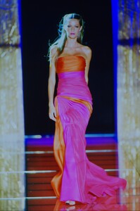 1368007177_versace-hc-fw-1999(15).thumb.jpg.2eac89a422209161edc6da16ab1d99d7.jpg