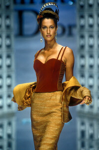 1375306320_ChristianDior1996HauteCouture17.thumb.jpg.95aaff03b839f021547213a438cdc1e4.jpg