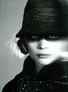 ARCHIVIO - Vogue Italia (September 2007) - Beauty - 002.jpg