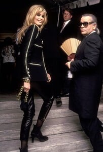 Karl Lagerfeld with Claudia Shiffer Vogue 100th Party 1992.jpg