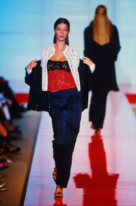 1392564623_valentino-hc-fw-1999(14).thumb.jpg.4013d8cefdf2873ad73105b08a69732e.jpg