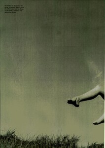 ARCHIVIO - Vogue Italia (March 2004) - Suggestions - 018.jpg