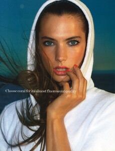 Vogue UK (July 2004) - Beauty and the Beach - 005.jpg