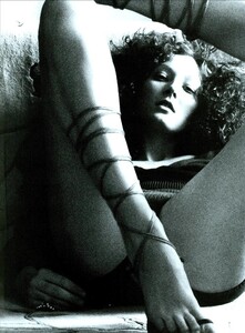 ARCHIVIO - Vogue Italia (April 2003) - The Shoes and the Strings - 011.jpg