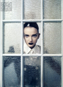 Vogue Italia (March 2007) - Everyday Perfection - 008.jpg