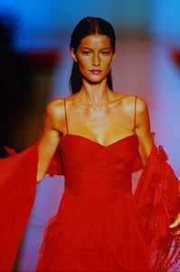 1431548597_valentino-hc-fw-1999(24).thumb.jpg.bda4db2cdaaf0699150c75da6fca3afc.jpg