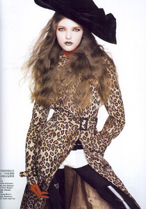 Vogue China (December 2005) - A Clockwork Orange - 005.jpg