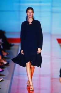 1441795703_valentino-hc-fw-1999(10).thumb.jpg.be46d84dd7b4d318b77354a48b8e4c72.jpg