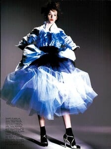 ARCHIVIO - Vogue Italia (March 2007) - Close-up - 003.jpg