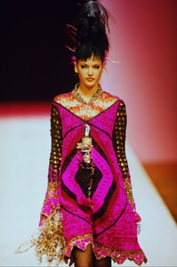 1460837207_christian-lacroix-hc-fw-1999(5).thumb.jpg.441c85ca3e08d80308f8e4334c1a8ed6.jpg