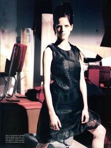 ARCHIVIO - Vogue Italia (March 2000) - The Magnetic Black - 010.jpg