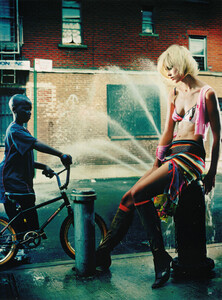 TOP.FASON.RU - Vogue UK (November 2001) - The Pop Effect - 004.jpg