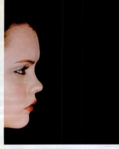 GB - Spin (August 1998) - Christina Ricci - 002.jpg