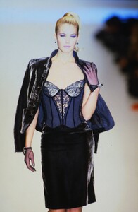 1483642515_christian-dior-fw-1996(1).thumb.jpg.4fda5d132802ac64d22991092cbb9547.jpg