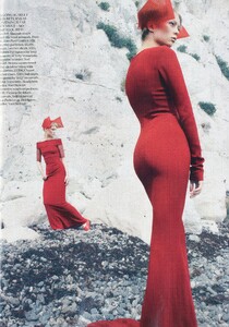 Vogue UK (December 2009) - Red Alert - 004.jpg