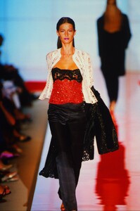 1525705608_valentino-hc-fw-1999(17).thumb.jpg.0ebc1fde7a01608059264965be887645.jpg